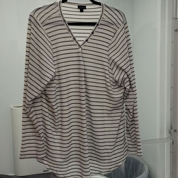 Torrid top size 4 - Picture 1 of 5